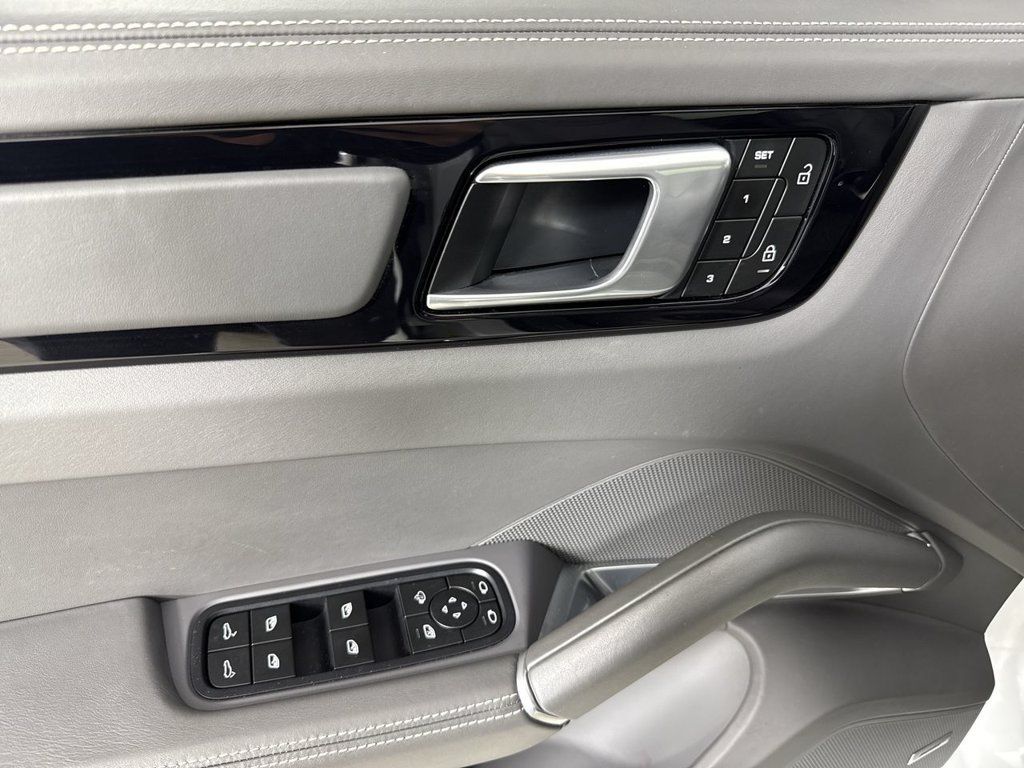 Certified 2023 Porsche Cayenne Turbo w/ Assistance Package AWD/4WD image 33