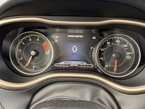 Used 2017 Jeep Cherokee Limited w/ Luxury Group AWD/4WD image 18