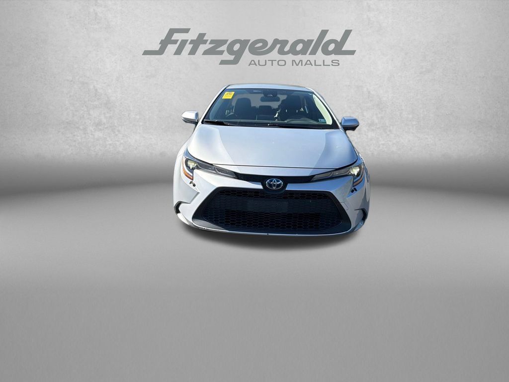 Used 2020 Toyota Corolla LE FWD image 2