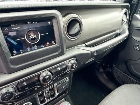 Used 2023 Jeep Wrangler Unlimited image 24