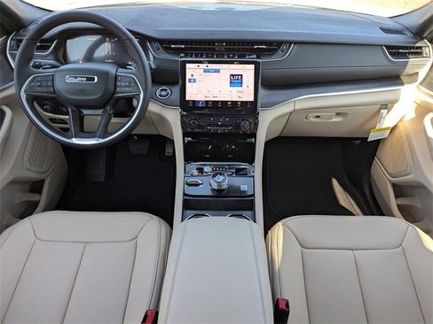 New 2025 Jeep Grand Cherokee Limited image 15