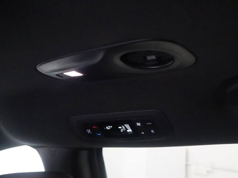 Used 2018 Chrysler Pacifica Touring-L w/ Premium Audio Group image 20