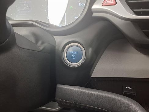 Used 2023 Toyota Sienna LE image 5