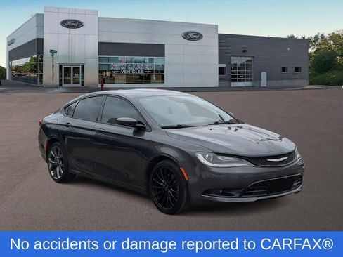 Used 2016 Chrysler 200 S w/ Comfort Group image 2