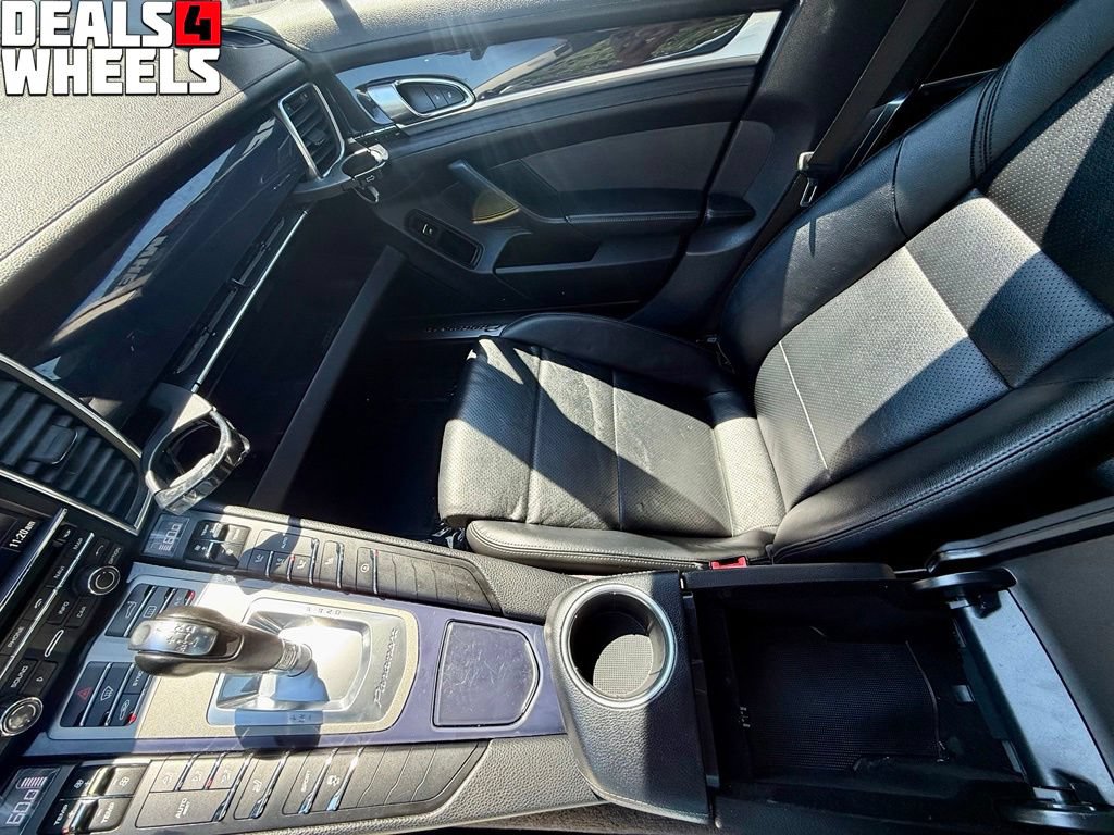Used 2016 Porsche Panamera RWD image 23