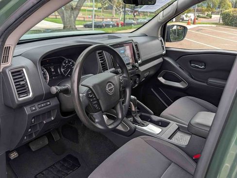 Used 2022 Nissan Frontier SV w/ Technology Package image 17