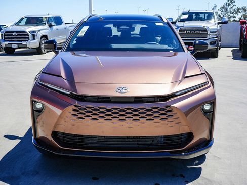 New 2025 Toyota Crown Signia Limited image 7