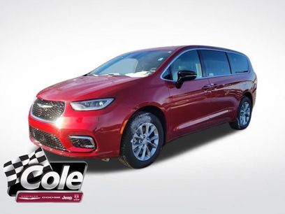 New 2026 Chrysler Pacifica Select