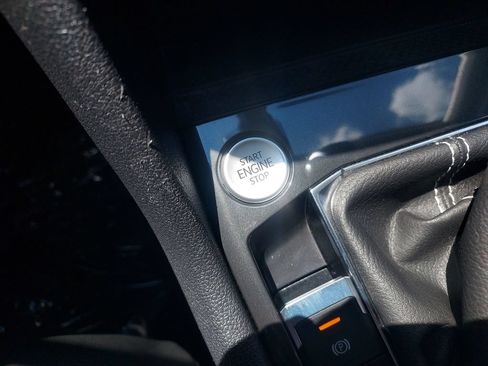 Used 2023 Volkswagen Tiguan SE w/ Panoramic Sunroof Package FWD image 19