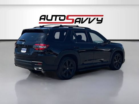 Used 2025 Honda Pilot Black Edition image 7