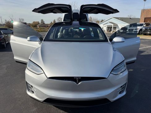 Used 2018 Tesla Model X 75D image 54