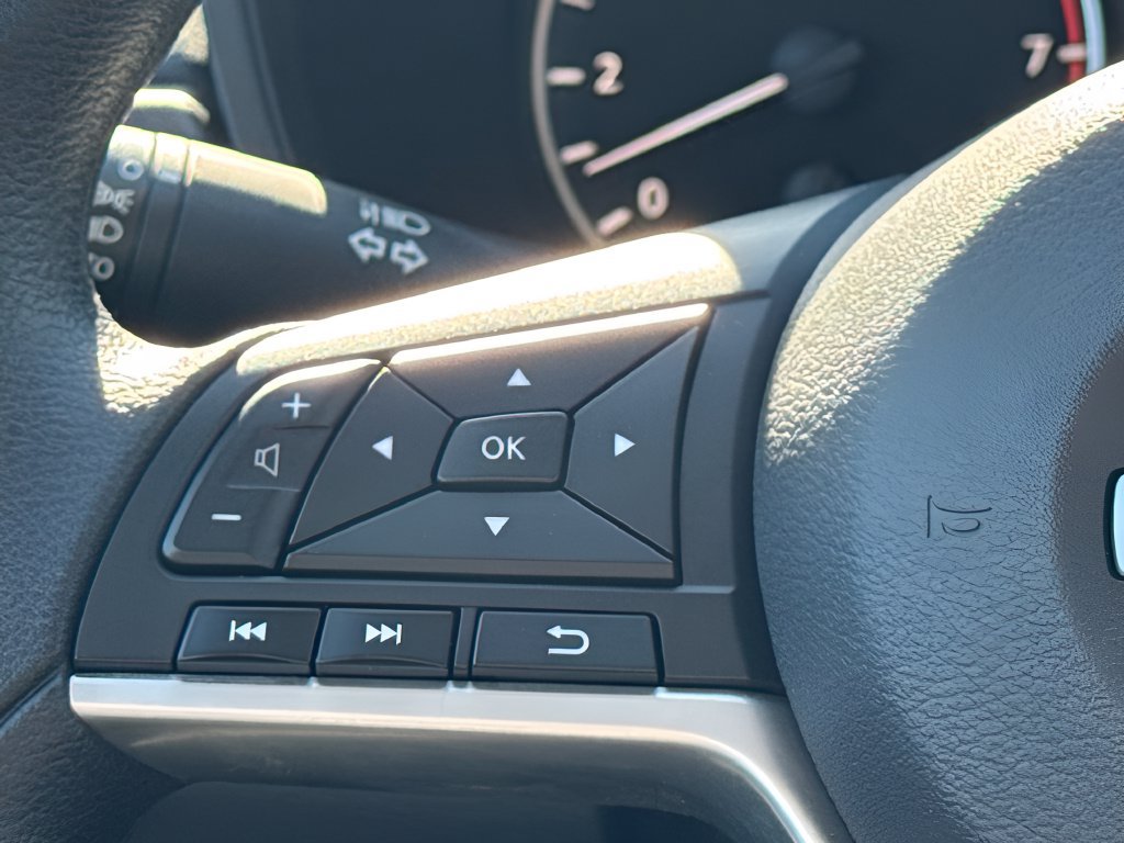 Used 2025 Nissan Altima 2.5 SV FWD image 15