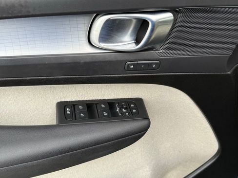 Used 2021 Volvo XC40 T5 Momentum w/ Premium Package image 13