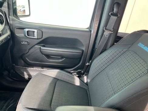 Used 2021 Jeep Wrangler Sport image 15