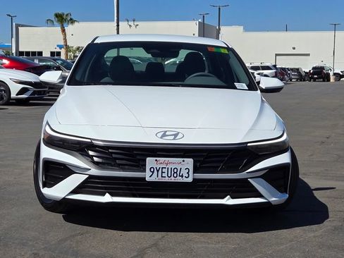 Used 2026 Hyundai Elantra SE FWD image 2