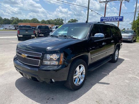 Used 2013 Chevrolet Suburban LTZ RWD image 2