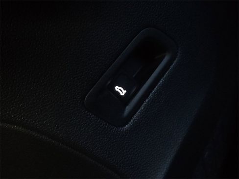 New 2026 Volkswagen Atlas Cross Sport SEL Premium R-Line image 18