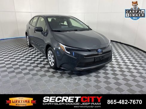 Used 2025 Toyota Corolla LE FWD image 1