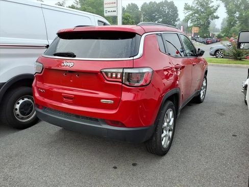 Used 2023 Jeep Compass Latitude w/ Sun and Sound Group AWD/4WD image 8