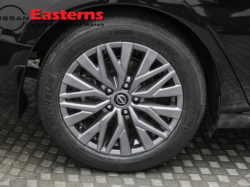 Used 2023 Nissan Altima 2.5 SV w/ SV Premium Package FWD image 32