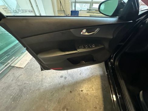 Used 2021 Kia Forte LXS FWD image 7