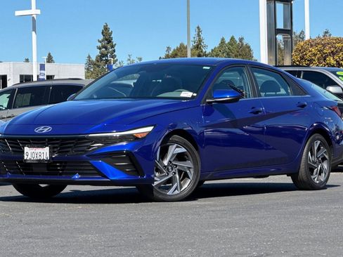 Used 2024 Hyundai Elantra SEL w/ Convenience Package FWD image 9