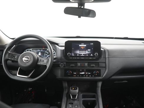 Used 2024 Nissan Pathfinder S AWD/4WD image 14