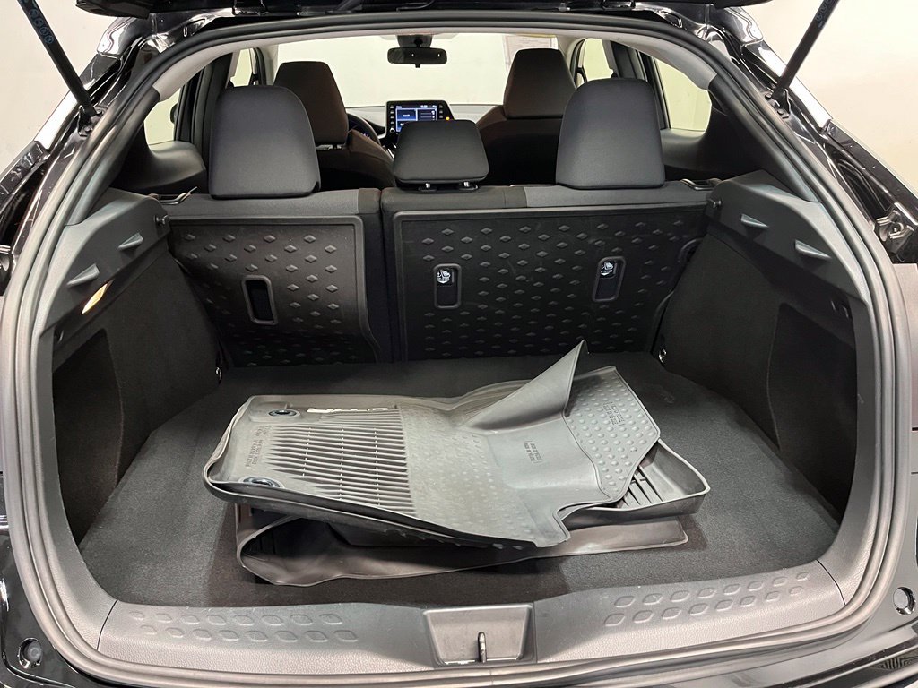 Used 2020 Toyota C-HR LE FWD image 19