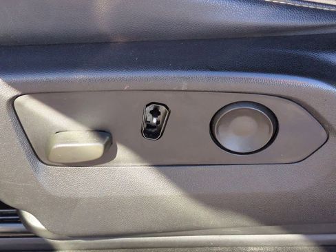 Used 2021 Chevrolet Tahoe Premier w/ Premium Package image 15