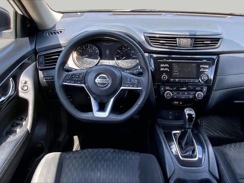 Used 2017 Nissan Rogue SV FWD image 5