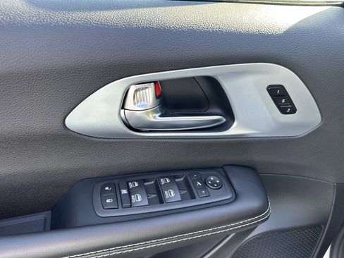 New 2026 Chrysler Pacifica Limited w/ S Appearance Package image 12