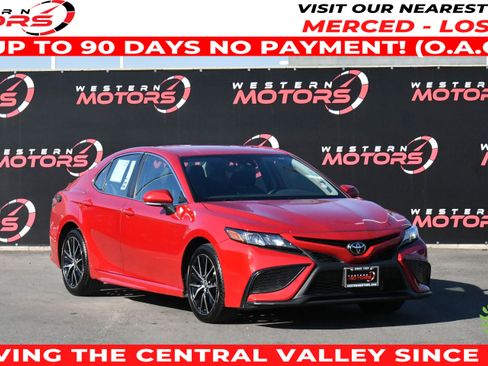 Used 2024 Toyota Camry SE image 1