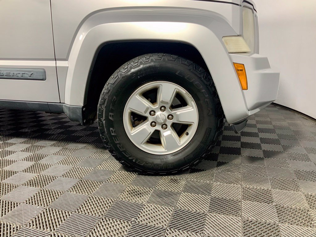 Used 2010 Jeep Liberty Sport w/ Popular Equipment Group AWD/4WD image 30