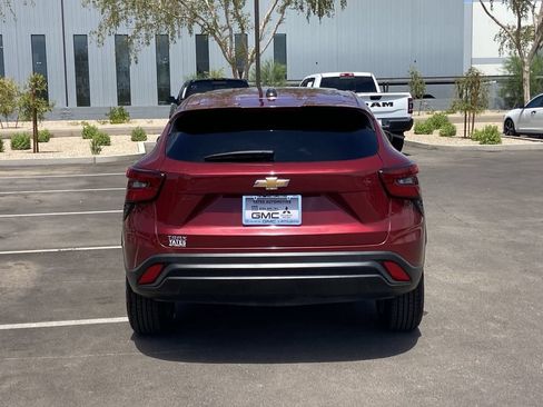Used 2024 Chevrolet Trax LS w/ LS Convenience Package FWD image 5