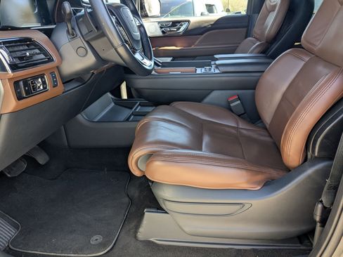 Used 2023 Lincoln Navigator L Reserve image 9