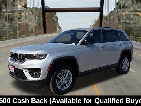 New 2026 Jeep Grand Cherokee Laredo RWD image 3