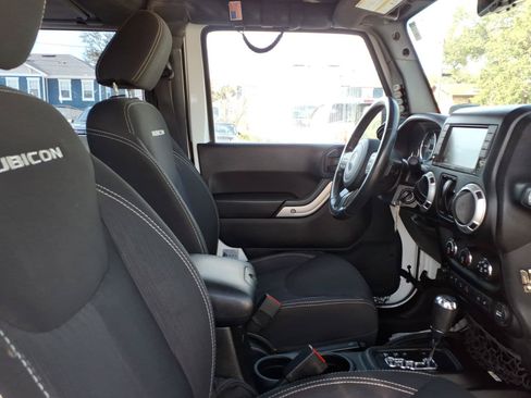 Used 2015 Jeep Wrangler Rubicon w/ Power Convenience Group AWD/4WD image 10