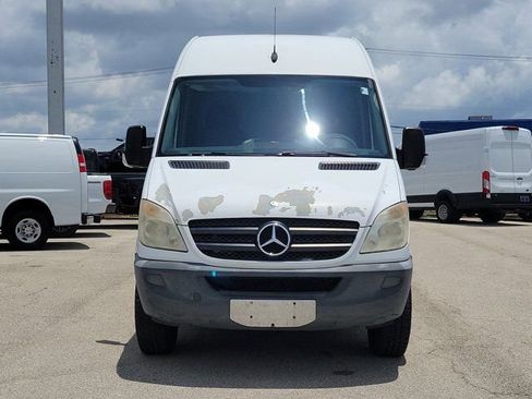 Used 2013 Mercedes-Benz Sprinter 2500 image 2