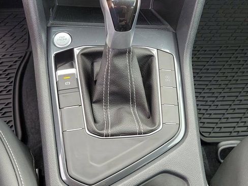 Certified 2024 Volkswagen Tiguan SE image 34