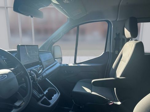 Used 2023 Ford Transit 350 XLT image 22