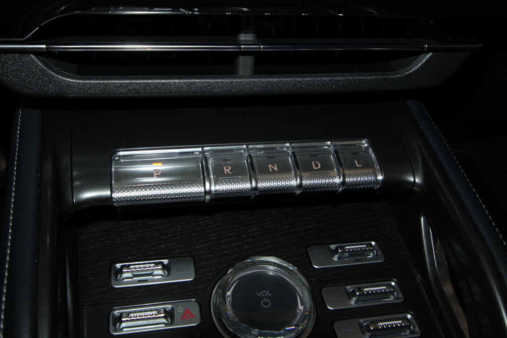 Used 2025 Lincoln Nautilus Reserve AWD/4WD image 19