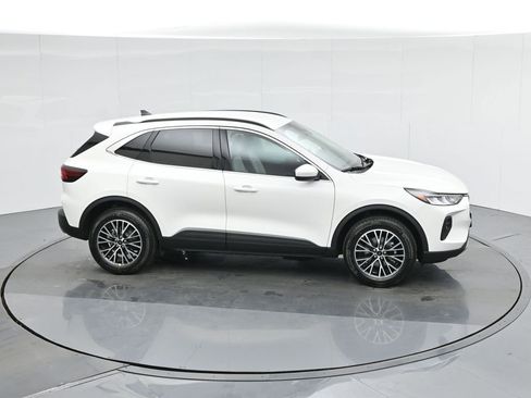 New 2025 Ford Escape SE image 55