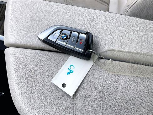 Used 2018 BMW 530e image 36