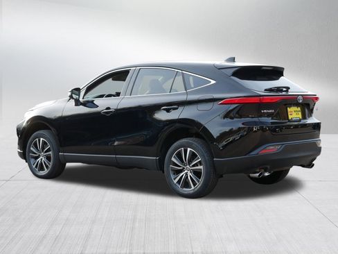 Used 2023 Toyota Venza LE image 5