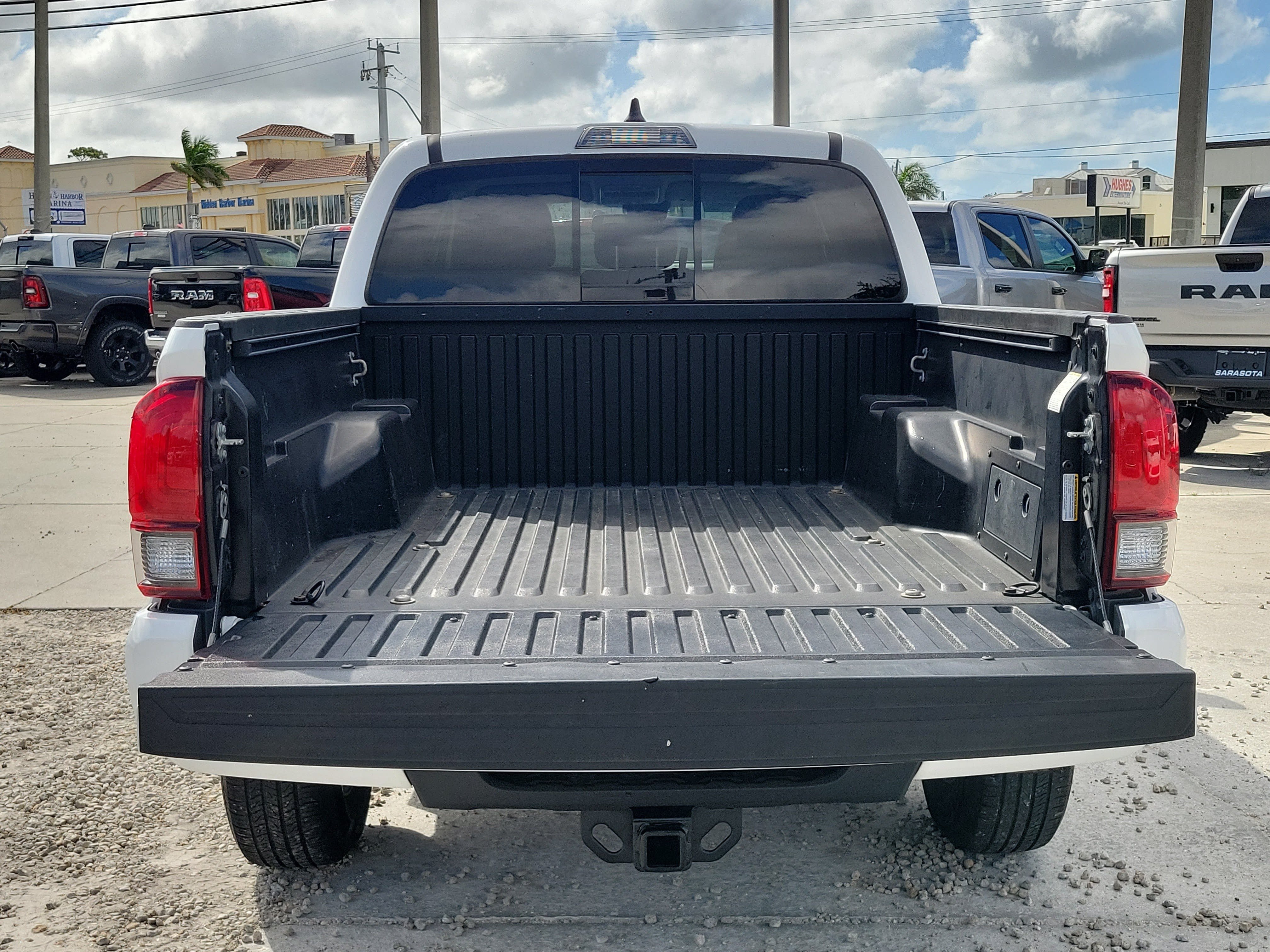 Used 2022 Toyota Tacoma SR5 w/ Technology Package RWD image 7