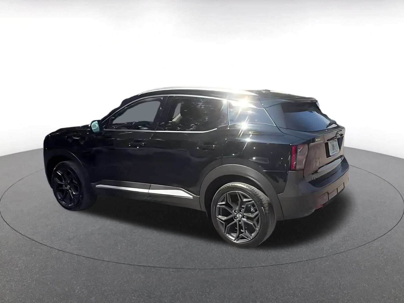 Used 2026 Nissan Kicks SR FWD image 9