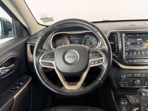 Used 2018 Jeep Cherokee Limited w/ Technology Group AWD/4WD image 30