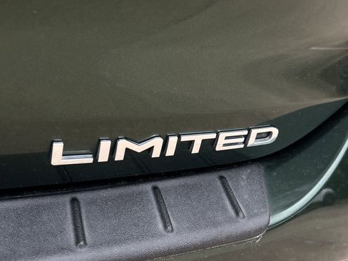 Used 2024 Toyota Highlander Limited FWD image 5