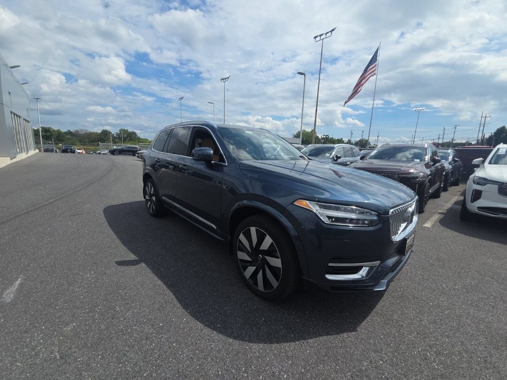 Used 2024 Volvo XC90 T8 Ultimate w/ Lounge Package AWD/4WD image 3