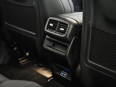 Used 2025 Mercedes-Benz GLE 450e 4MATIC image 19